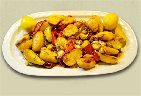 Analysisanalysis based on factual reporting, although it incorporates the expertise of the author and may offer interpretations and conclusions. Rosmarinhahn mit Knoblauch und Zitrone ...