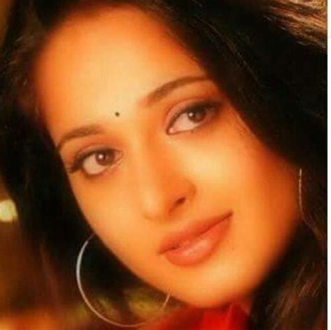 Anushka shetty cute in saree. Anushka_Shetty on Instagram: "semmmaaaaa lookkk ...