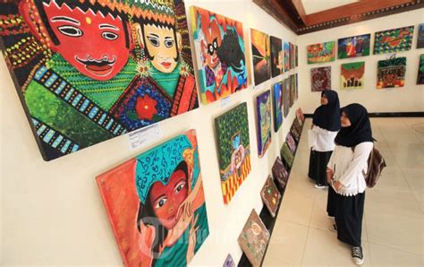 Siswa Smpn 7 Bandung Gelar Pameran Lukisan Budaya Nusantara Foto 3