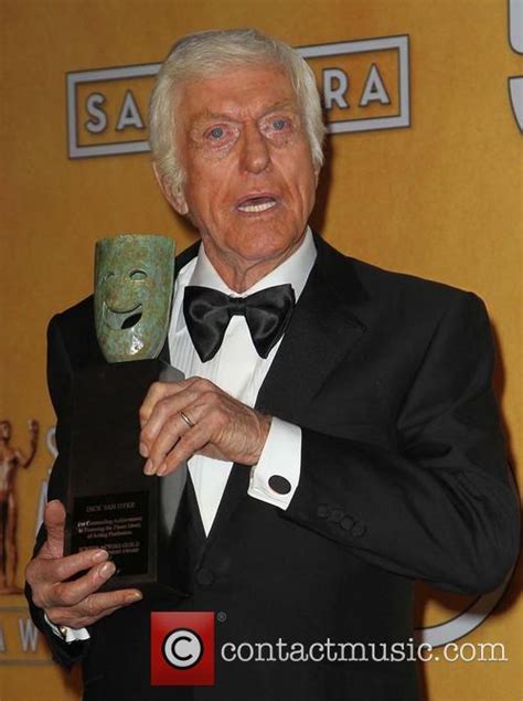 Dick Van Dyke Pays Tribute To Finest Generation As He Accepts Sag Lifetime Achievement Honor