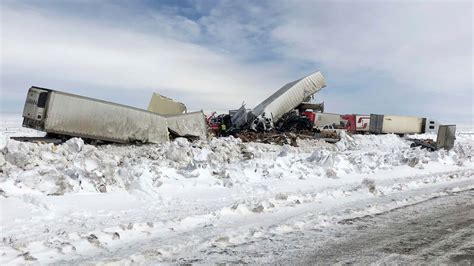 Wyoming Crashes I 80 In Wyoming Still Closed After Estimated 100 Car