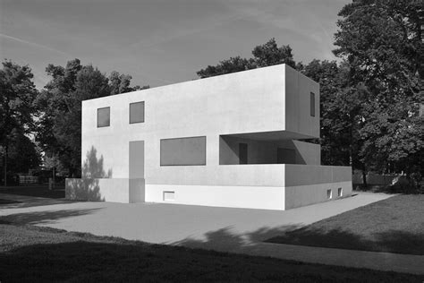Attraktive häuser zum kauf für jedes budget! Dessau, Meisterhäuser (Masters' Houses) by Walter Gropius ...