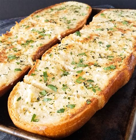 Easy Homemade Garlic Bread Amanda Cooks And Styles