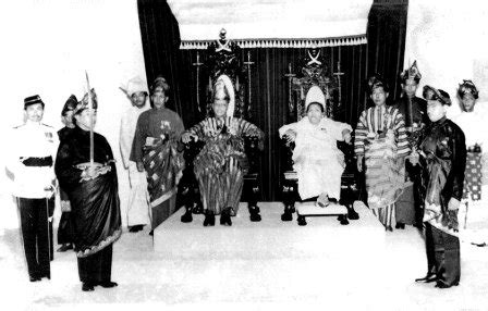 Pehin jawatan dalam seri maharaja dato seri utama dr haji awang mohd. BENTARA MANGKU BUMI: ADAT ISTIADAT DIRAJA PAHANG