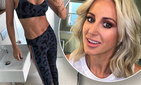 Roxy Jacenko Flaunts Washboard Abs And Cleavage In Crop Daily Mail Online
