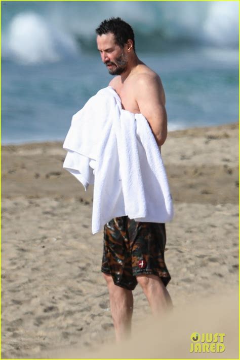 Keanu Reeves Looks Fit Shirtless At The Beach In Malibu Photo 4514921 Keanu Reeves Shirtless