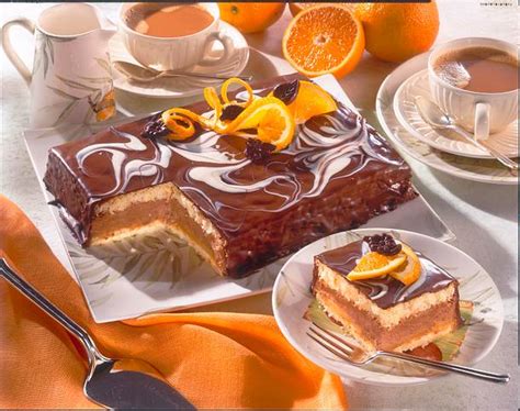 Ein kuchen, der seinem namen alle ehre macht: Orangen-Nougat-Kuchen Rezept | LECKER