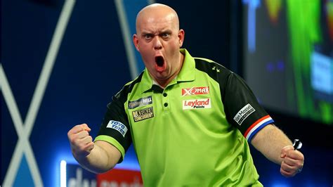 Magnificant michael van gerwen, he raises the roof! Darts can be as big as golf, says Hearn | FOX Sports Asia