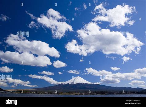 Clouds Over Mount Fuji Stock Photo Alamy