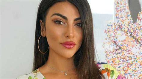 Insieme si erano fatte conoscere al grande pubblico partecipando all'edizione 2015. Giulia Salemi, che fine ha fatto la mamma Fariba? Eccola oggi