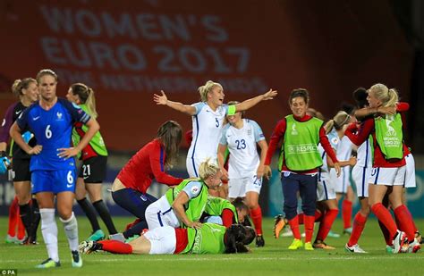 England Women 1 0 France Women Jodie Taylor Goal Wins It Daily Mail