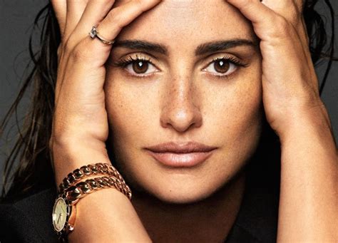 Penelope Cruz Without Makeup — Bare Faced For ‘elle November Issue Hollywood Life