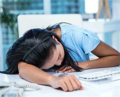 Heres Why You Feel Sleepy All Day Long Herzindagi