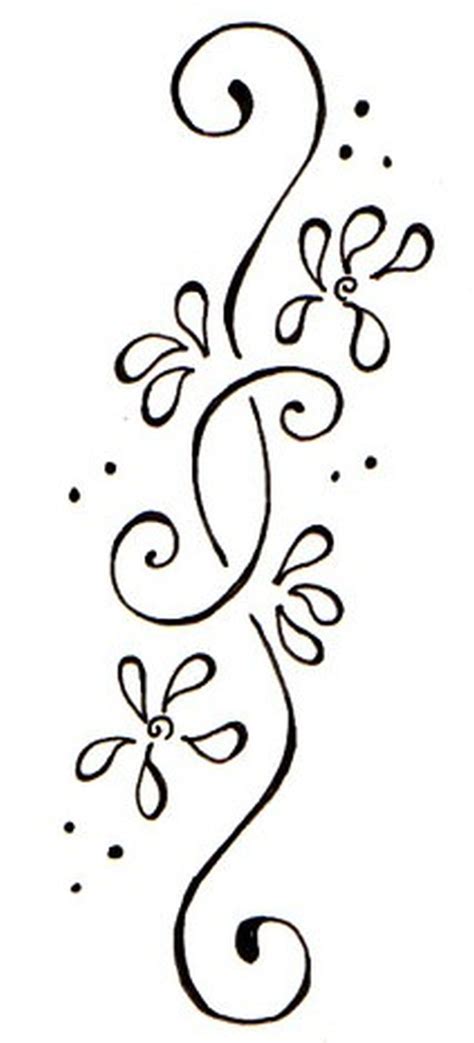 Any tattoo artist will tell you that curved floral designs are particularly flattering when done on the shoulders. Flower vine tattoo design - Tattoos Book - 65.000 Tattoos ...