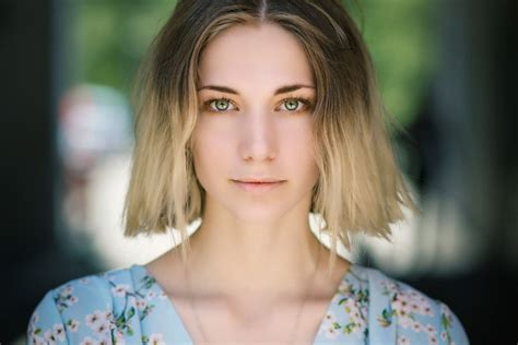 Schwarze haarfarbe unter grünen augen passt auch nicht. Welche Haarfarbe passt zu grünen Augen? | desired.de ...