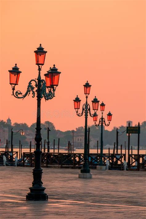Sunrise In Venice Rialto Bridge Editorial Stock Image Image Of Boat
