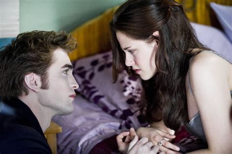 Twilight New Moon Becomes Third Largest Weekend Gross In Box Office