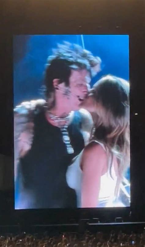 Fans Are Stunned As Tommy Lee S Wife Brittany Furlan Flashes The Crowd During The Concert Us