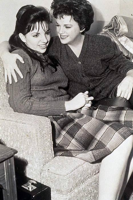 Judy Garland With Daughter Liza Minelli Judy Garland Old Hollywood