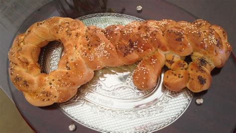 Ella barlev chef 78 views4 months ago. לא לשכוח - השבת אופים חלה בצורת מפתח - כיפה