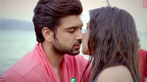Hot Kissing Scene Bollywood July Youtube