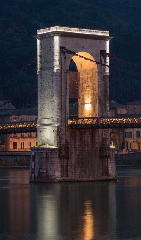 Comparez 16 locations de vacances disponibles sur 11 sites de réservation. Passerelle Marc Seguin, Tain-l'Hermitage France. (Produits ...
