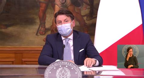 Non si potrà uscire di casa se non per motivi di lavoro, salute o urgenza. In vigore da venerdì 6 novembre il nuovo Dpcm, l'Emilia ...