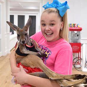 Jojo siwa proves we all need to start living our best lives in 2020. NickALive!: JoJo Siwa Has A Totally Different Hairstyle in ...