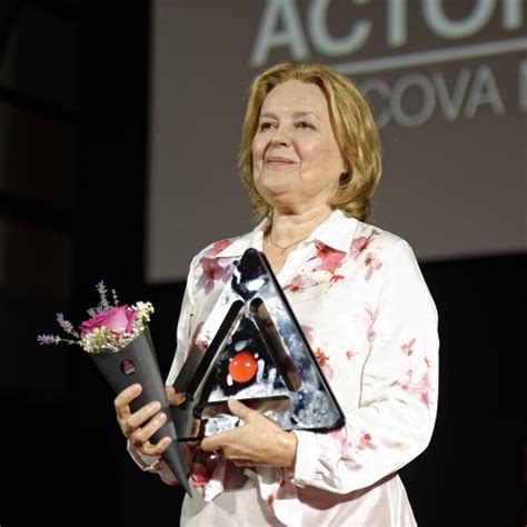 Vyučuje na vysoké škole cevro institut. Magda Vášáryová nahnevala legendárneho Svěráka: Rozhorčený ...