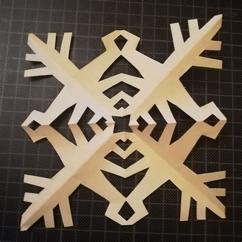 Хартиени снежинки няколко модела за направа на снежинки