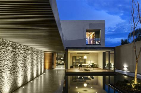#Elecva iluminación exterior | Casas, Arquitectura casas y Casa con patio