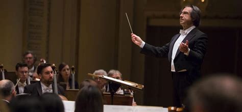 He currently holds two music directorships, at the chicago symphony orchestra and at the orchestra giovanile luigi cherubini. Riccardo Muti e la Chicago Symphony Orchestra in concerto ...
