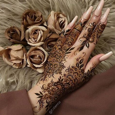 15 Intricate Floral Mehendi Designs Were Gushing Over In 2021