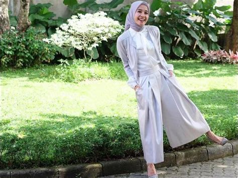 Hanya dengan pensil biasa, gambar ini tampak seperti asli. Celana Panjang Wanita Muslim Untuk Muslimah Syar'i Yang Ingin Tampil Fashionable (2018)
