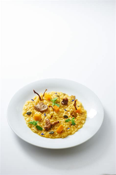 I funghi e la zucca si sposano molto bene come ingredienti e devo dire che è un piatto. risotto di zucca e funghi antispreco - La Taverna degli Arna