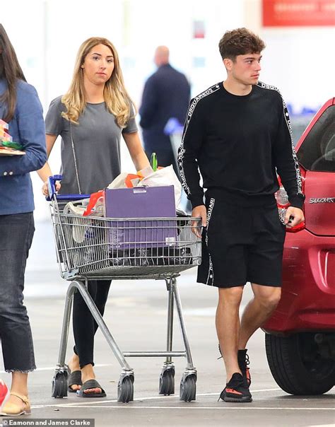 Wanita berambut pirang tersebut bernama ria hughes. Manchester United new boy Daniel James hits the ...