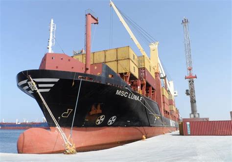 الشيخ حاصل على إجازة في علم القراءات العشر ويعمل بتدريس التجويد في الحرم النبوي الشريف. 3 سفن محملة بالبضائع والسيارات تصل إلى ميناء بنغازي - قناة ...