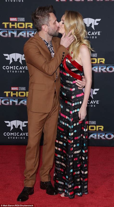 Elsa Pataky Outshines Husband Chris Hemsworth At Premiere