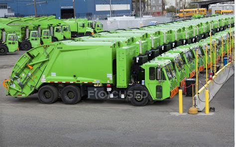 Green Garbage Trucks In Parking Lot In Seattle Usa — Industry