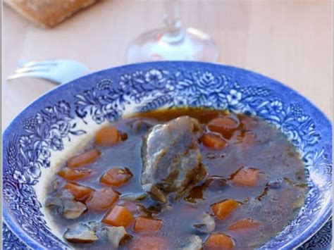 Joues de porc à la bière brune carottes et champignons