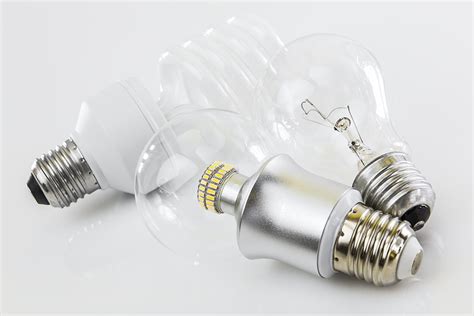 A lightbulb web site offers more than 10,000 different types. Learn about all the different types of light bulbs ...