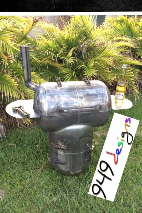 I love this sort of home made stuff. Lil munchkin smoker / bbq. Made from two propane tanks ...