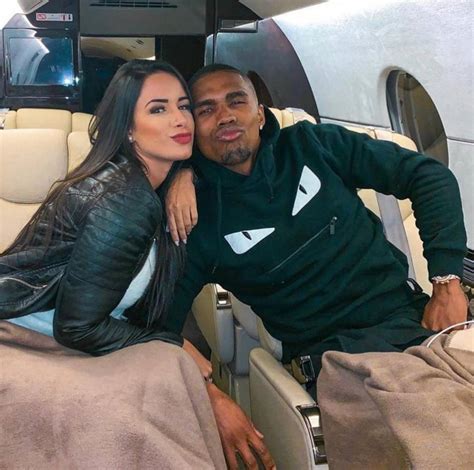 Nathalia felix è la wags di cui vogliamo occuparci quest'oggi. Douglas Costa assume modelo apontada como affair de Neymar ...
