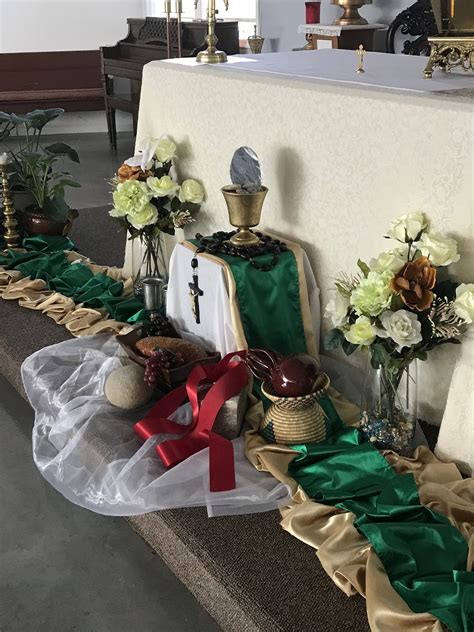 Is extraordinary, he told sydney. Corpus Christy | Altar decorations, Church decor, Catholic ...
