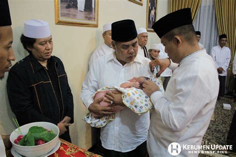 Doa mencukur rambut bayi apk we provide on this page is original, direct fetch from google store. Cukur Rambut Bayi Tandai Aqiqah Anak Kelima Wabup Kebumen ...