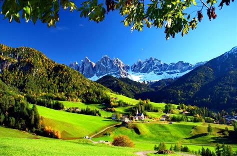 Lovely Mountain Nature Beautiful Greenery Trees Slope Italy Vilalge