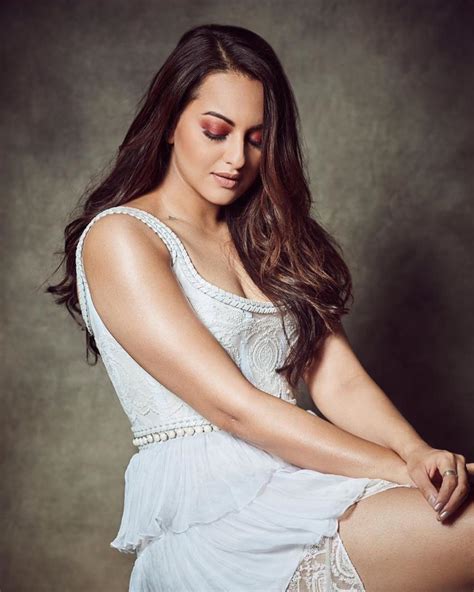 Like It 👍 Or Love It 😘 Sonakshi Sinha Looks Super Gorgeous Bollywood Fashion Indian