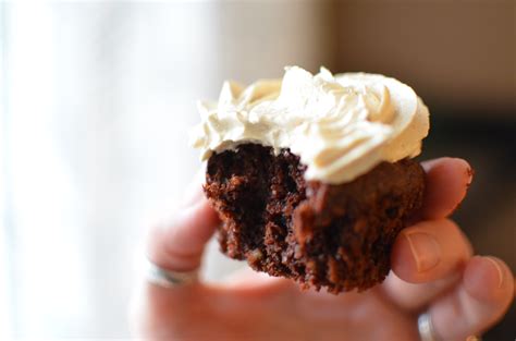 Se celebra el national german chocolate cake day (que podría traducirse, erróneamente, por el día nacional del pastel alemán de chocolate). National Chocolate Cake Day - Wordless Wednesday!