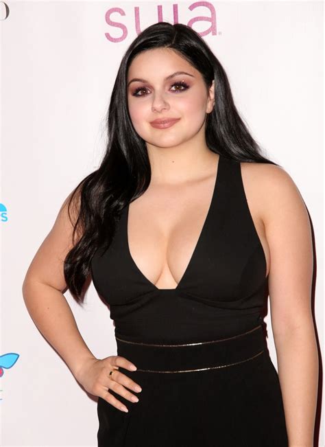 Ariel Winter Cleavy Showing Her Huge Boobs Porn Pictures Xxx Photos