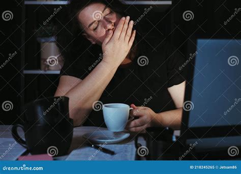 Tired Sleepy Woman Yawning Falling Asleep At Work Stock Image Image Of Deadline Falling